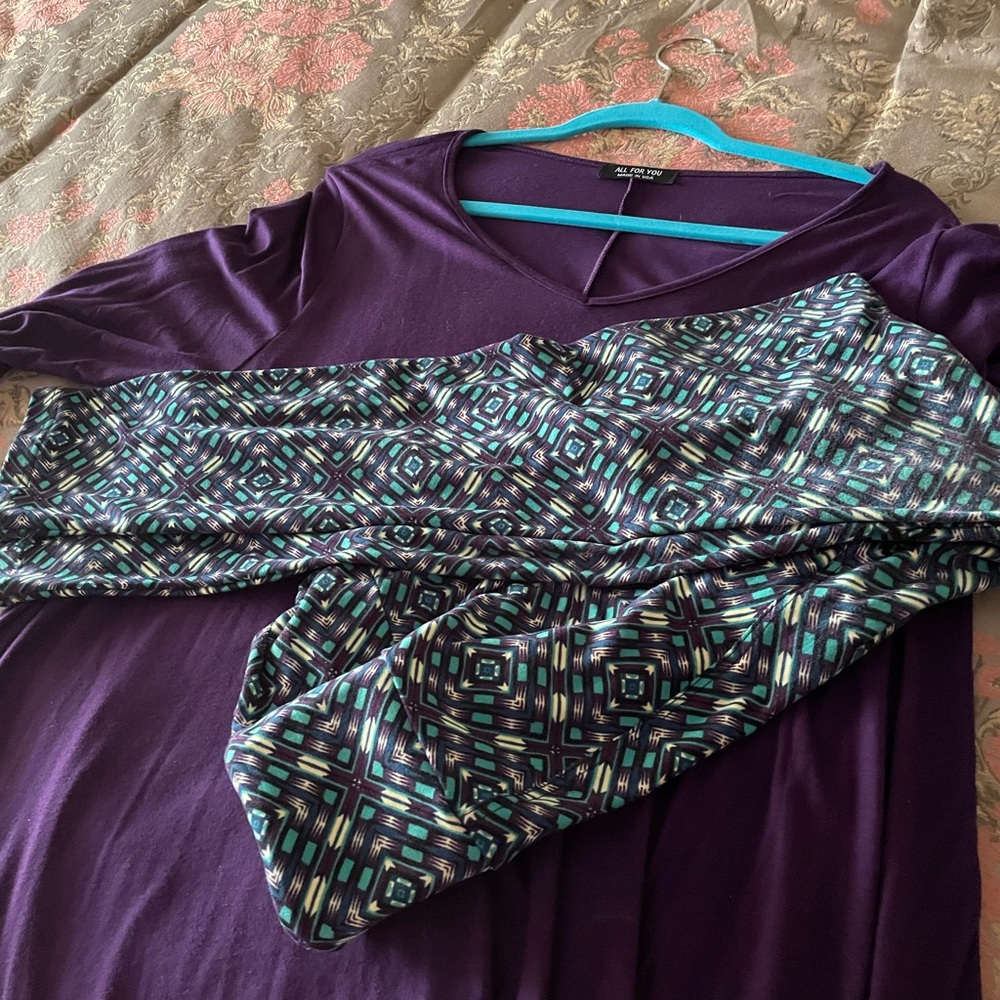 Lularoe Leggjngs, and a different brand Tunic which matches perfectly